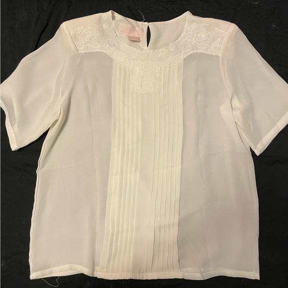 Jane Alexander Cream Short Sleeve Blouse with embroidered neckline and pleats - Picture 2 of 6